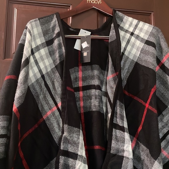 V.FRAAS Shawl - Picture 2 of 3